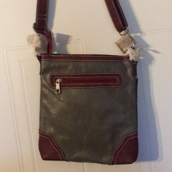 P & G  Collections - Picture 2 of 3